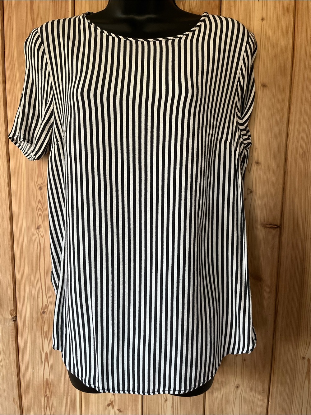 H&M Women’s Black and White Vertical Stripe Short Sleeve Tee
